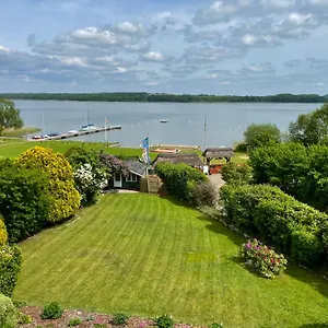 Traumhafter Seeblick Mit Großer Terrasse Pogeez